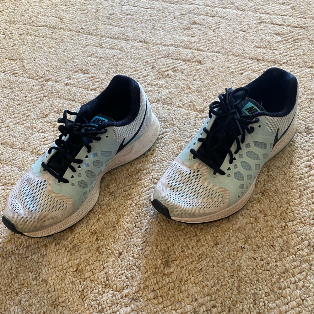 9.5 womens Nike tennis Shoes